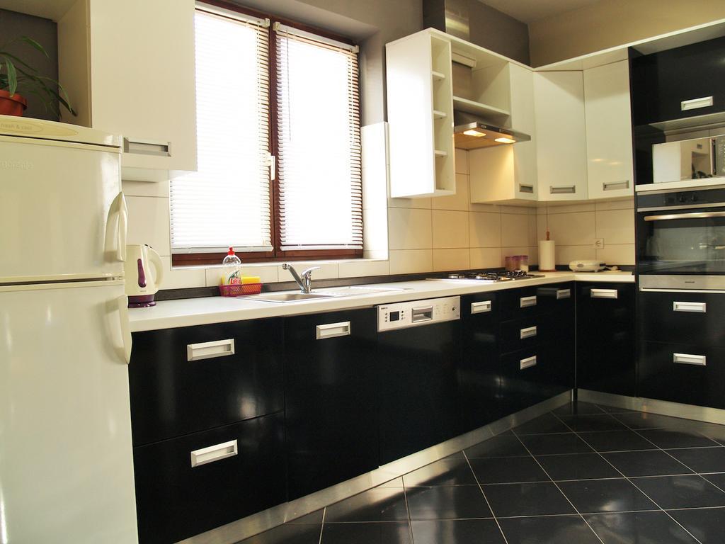 Roses Apartment Lukoran المظهر الخارجي الصورة