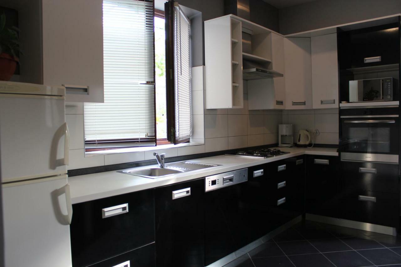 Roses Apartment Lukoran المظهر الخارجي الصورة