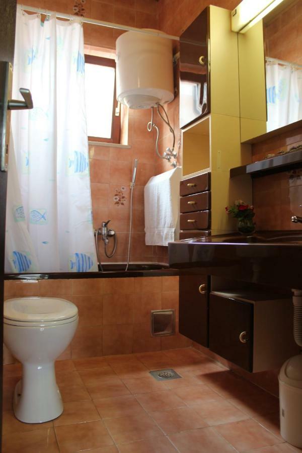 Roses Apartment Lukoran المظهر الخارجي الصورة