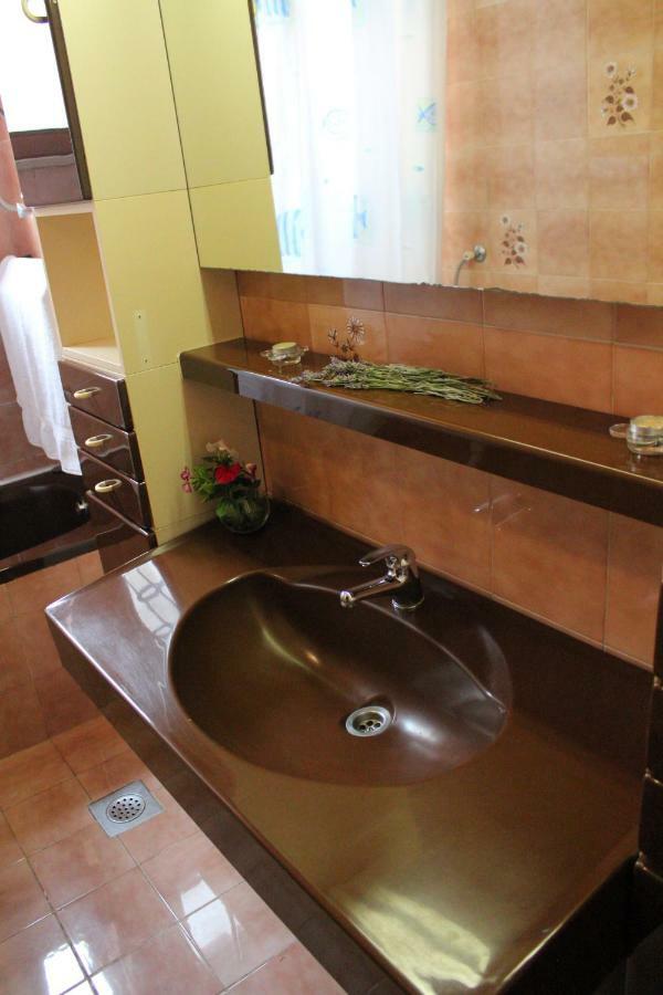 Roses Apartment Lukoran المظهر الخارجي الصورة